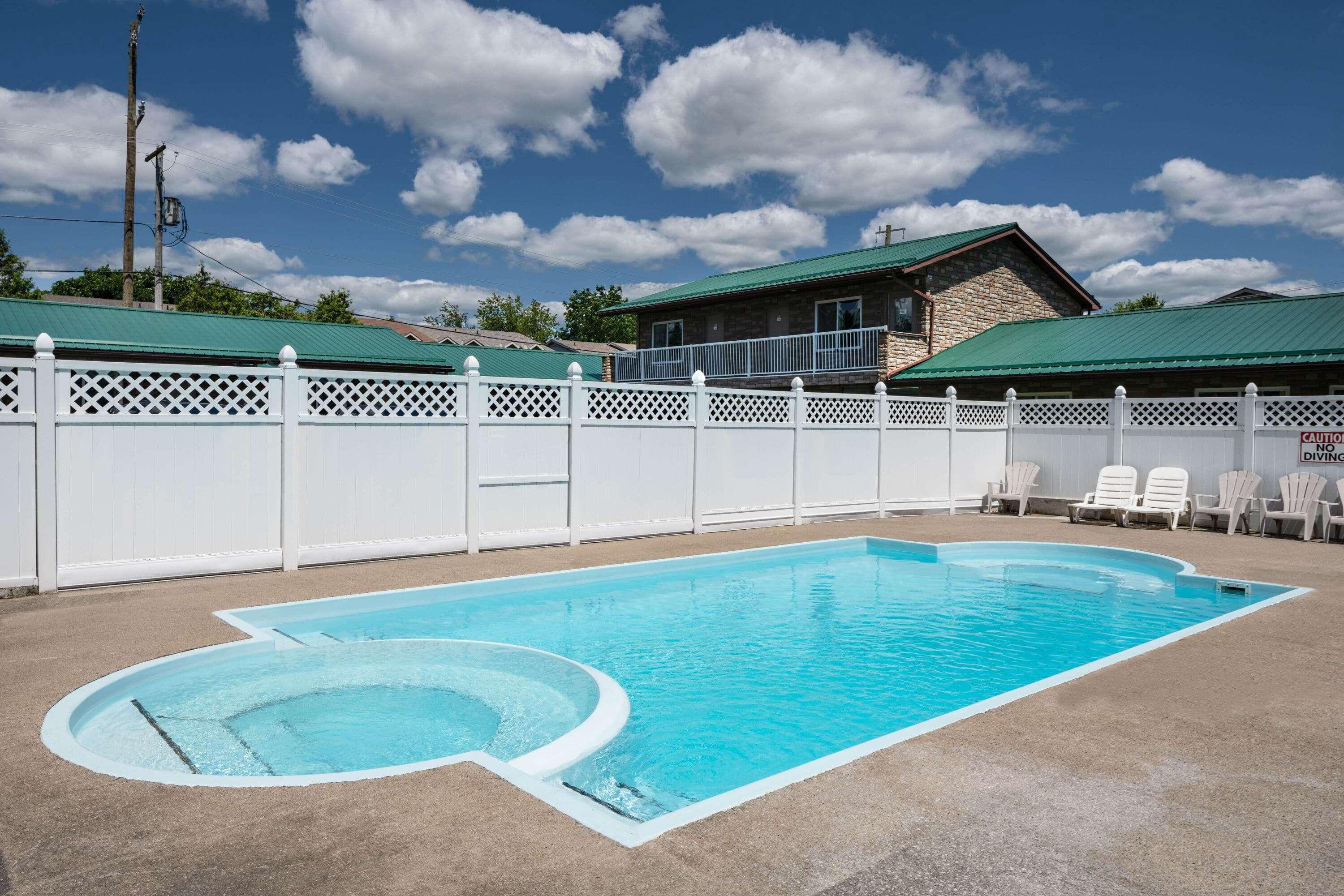 Howard Johnson By Wyndham Gananoque Eksteriør billede