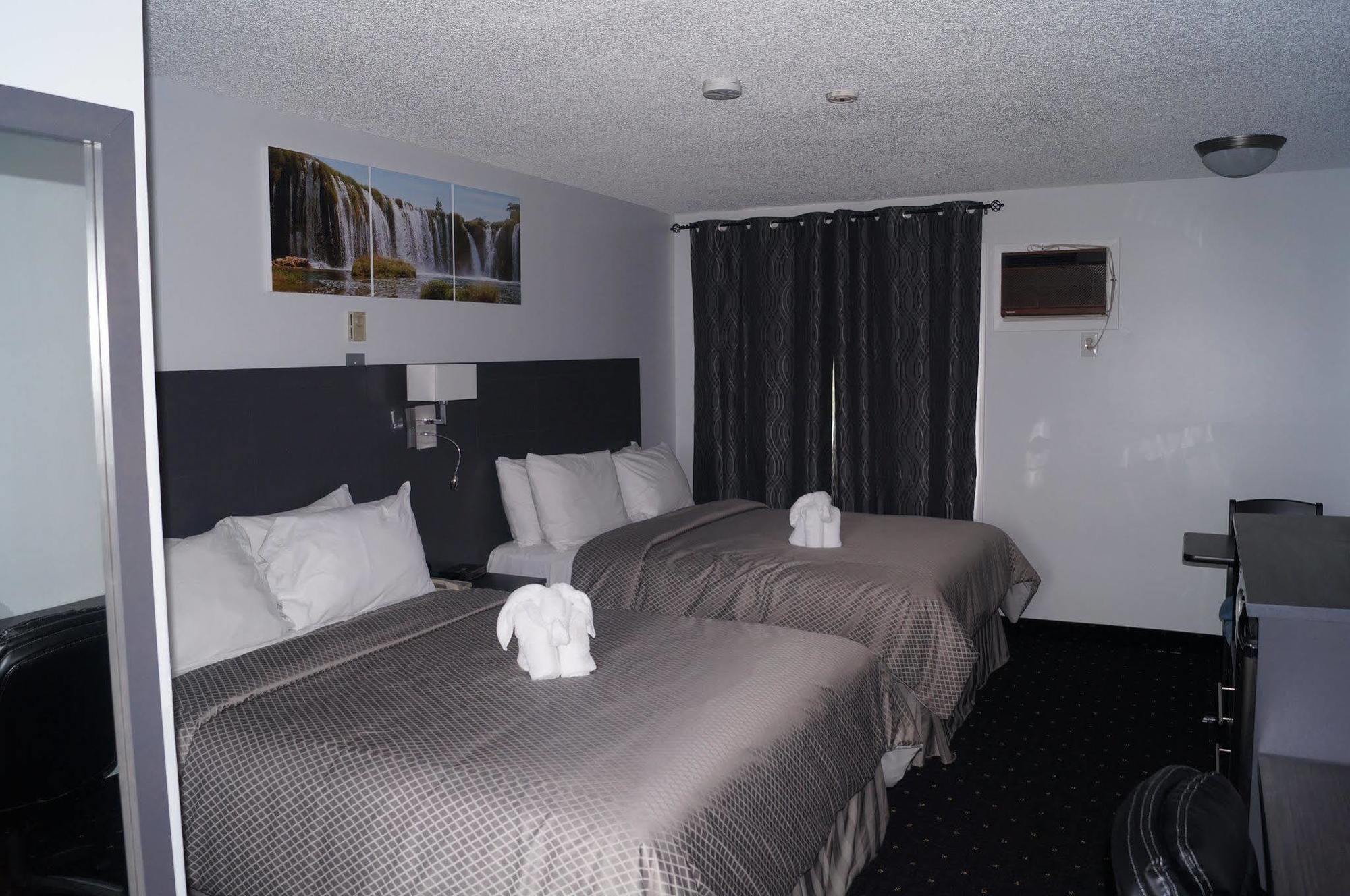 Howard Johnson By Wyndham Gananoque Eksteriør billede